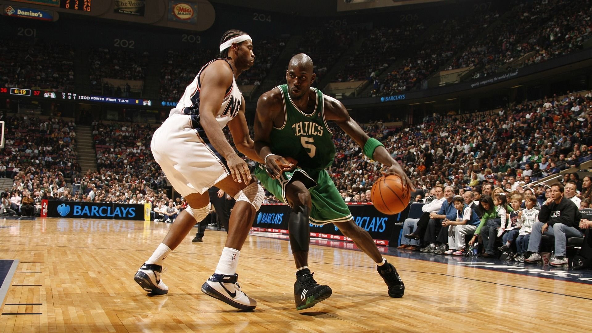 爱游戏体育官网-莱万多夫斯基炮轰赛事官方，助攻新规激怒德国队，争议升级